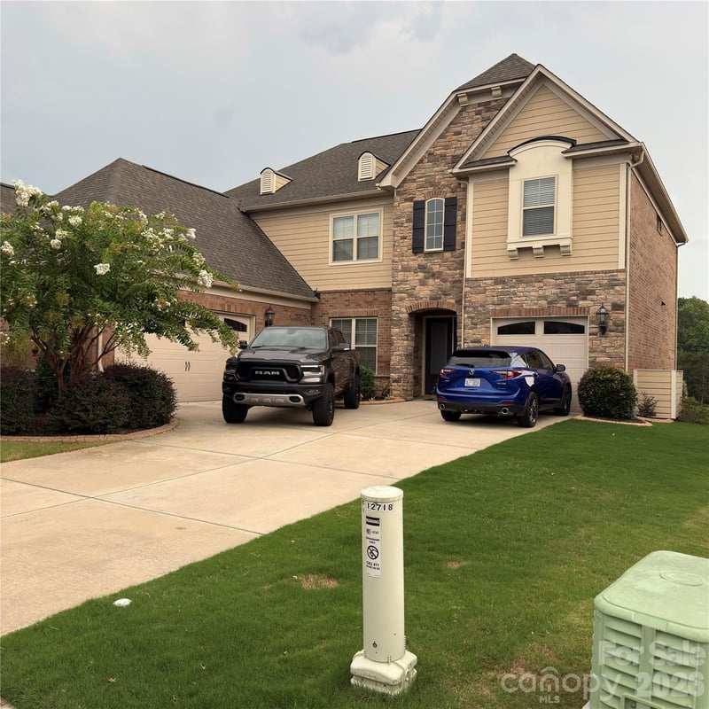 12722 Rusty Blackbird Way, Charlotte, NC - 5 beds, 4 baths, 3,700 sqft - $799,900
