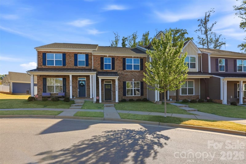 1008 Township Parkway, Belmont, NC - 2 beds, 2.5 baths, 1,606 sqft - $325,000