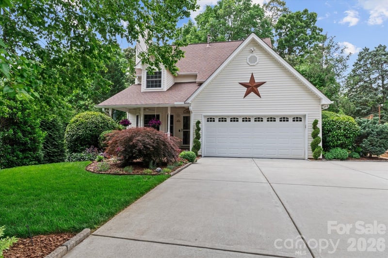 1315 Mistletoe Ridge Place NW, Concord, NC - 3 beds, 2.5 baths, 1,605 sqft - $415,000