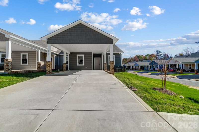 1529 28th Street Place SE, Hickory, NC - 3 beds, 2 baths, 1,246 sqft - $299,000