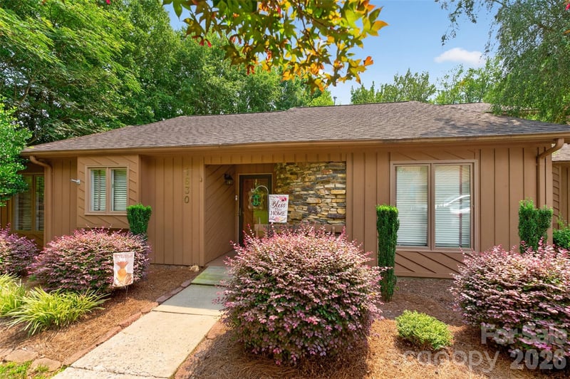 1630 12th Street NE, Hickory, NC - 2 beds, 2 baths, 1,630 sqft - $244,900