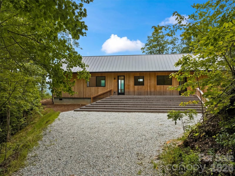 109 Pintail Place, Whittier, NC - 3 beds, 2 baths, 1,728 sqft - $549,900