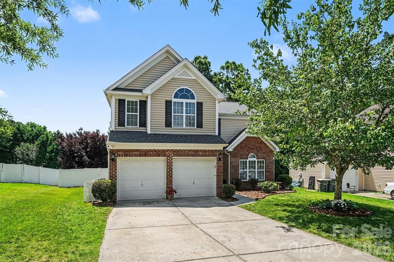 3409 Market View Drive, Davidson, NC - 4 beds, 2.5 baths, 2,387 sqft - $440,000