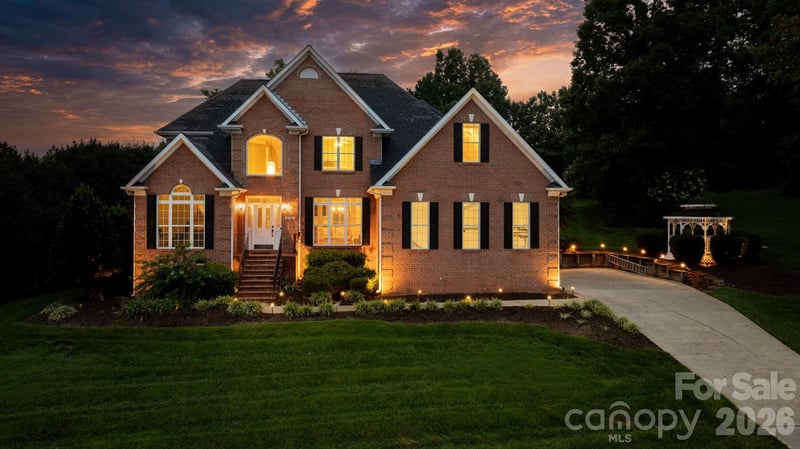 1025 N Shore Drive, Hickory, NC - 5 beds, 3.5 baths, 3,231 sqft - $775,000
