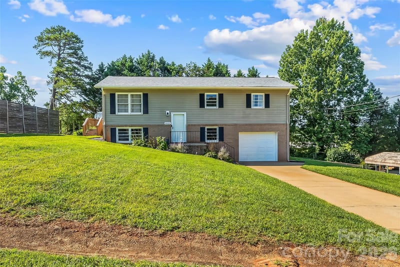 4405 Landing Court, Hickory, NC - 3 beds, 2 baths, 1,685 sqft - $278,000