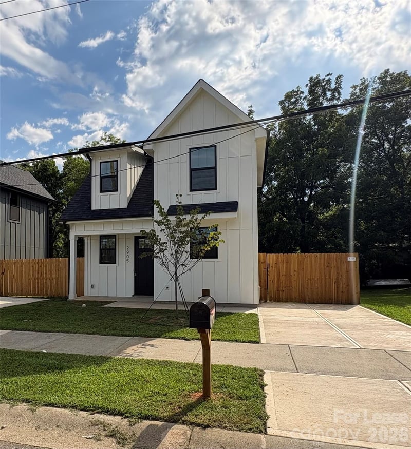 2905 Clyde Drive, Charlotte, NC - 2 beds, 1.5 baths, 894 sqft - $2,250