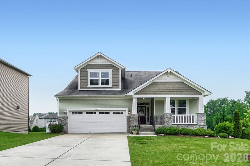 10169 Castlebrooke Drive, Concord, NC - 4 beds, 466.5 baths, 3,028 sqft - $659,000