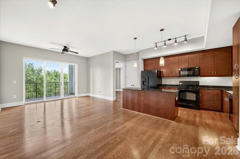 4625 Piedmont Row Drive 515-E, Charlotte, NC - 2 beds, 2 baths, 1,116 sqft - $385,000