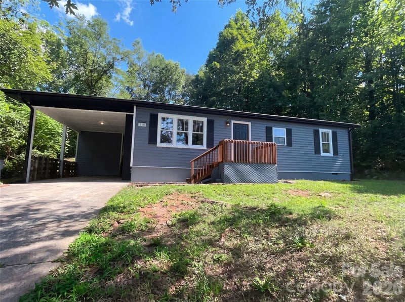 915 Kenham Place, Lenoir, NC - 3 beds, 2 baths, 1,138 sqft - $221,000
