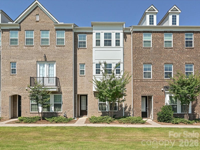7827 Reunion Row Drive, Charlotte, NC - 4 beds, 3.5 baths, 2,254 sqft - $579,000