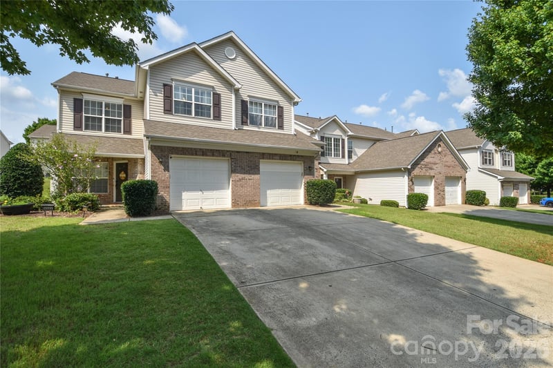 12222 Stratfield Place Circle, Pineville, NC - 3 beds, 2.5 baths, 1,803 sqft - $340,000