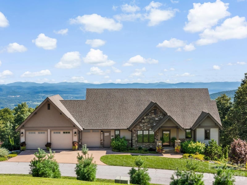 320 Summerset Drive, Hendersonville, NC - 3 beds, 3.5 baths, 3,158 sqft - $1,595,000