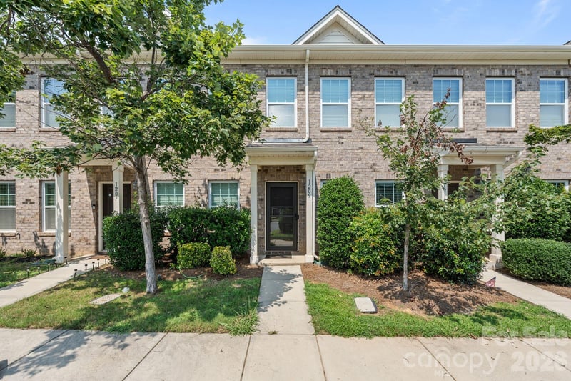 1209 Skywatch Lane Apt 121, Monroe, NC - 2 beds, 2.5 baths, 1,337 sqft - $280,000