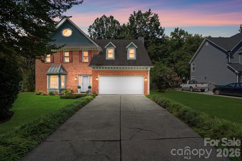 13315 Kintyre Court, Matthews, NC - 4 beds, 2.5 baths, 2,316 sqft - $515,000