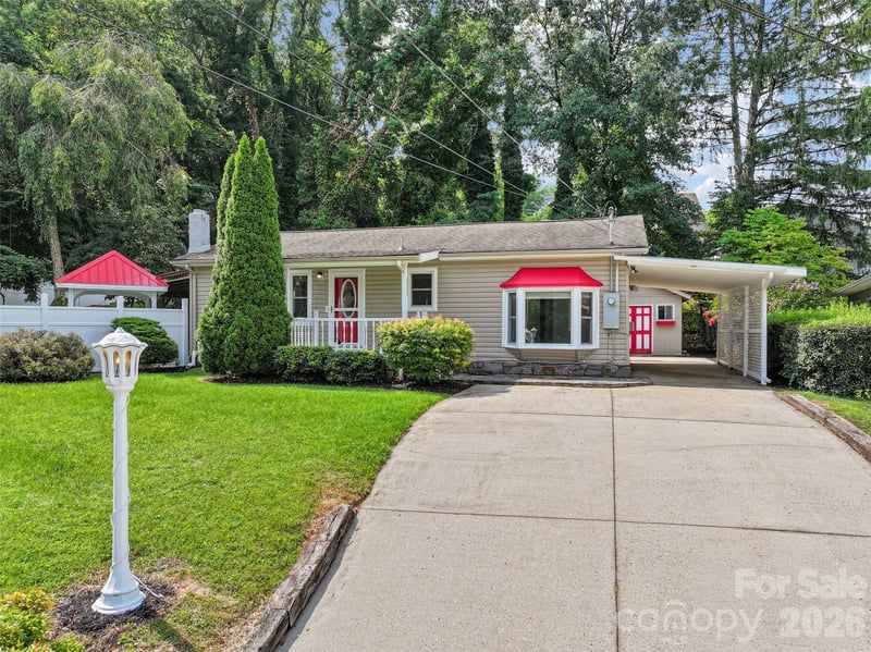 151 Meadow Street, Waynesville, NC - 2 beds, 2 baths, 1,048 sqft - $414,500