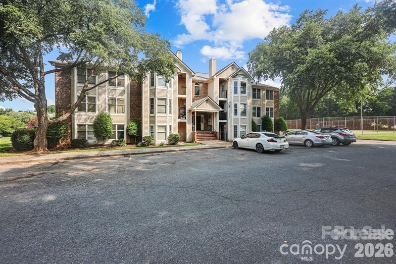 6203 Rosecroft Drive, Charlotte, NC - 2 beds, 2 baths, 1,150 sqft - $140,000