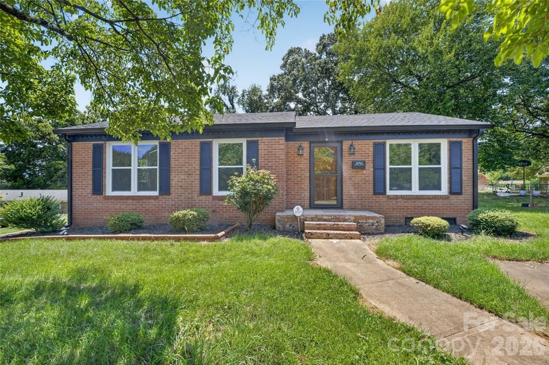 4040 Burnham Court, Winston Salem, NC - 3 beds, 1.5 baths, 1,048 sqft - $230,000