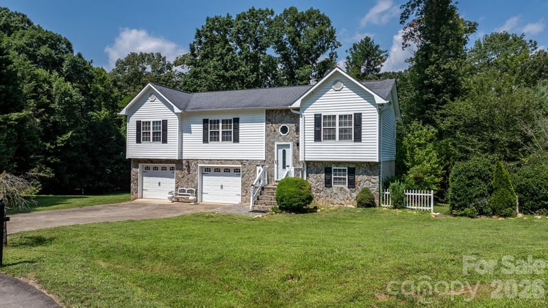 4400 Willowood Drive, Morganton, NC - 3 beds, 2 baths, 1,917 sqft - $319,000