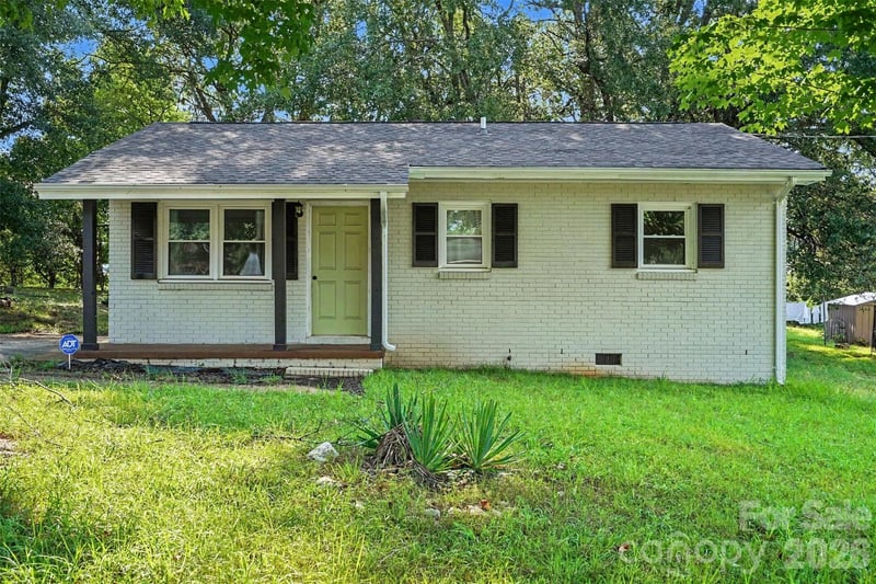 1328 Newton Street, Shelby, NC - 2 beds, 1 bath, 854 sqft - $175,000