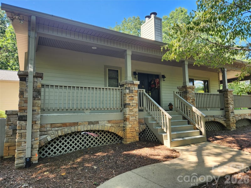 124 Huntington Road, Lake Lure, NC - 4 beds, 4 baths, 3,104 sqft - $825,000