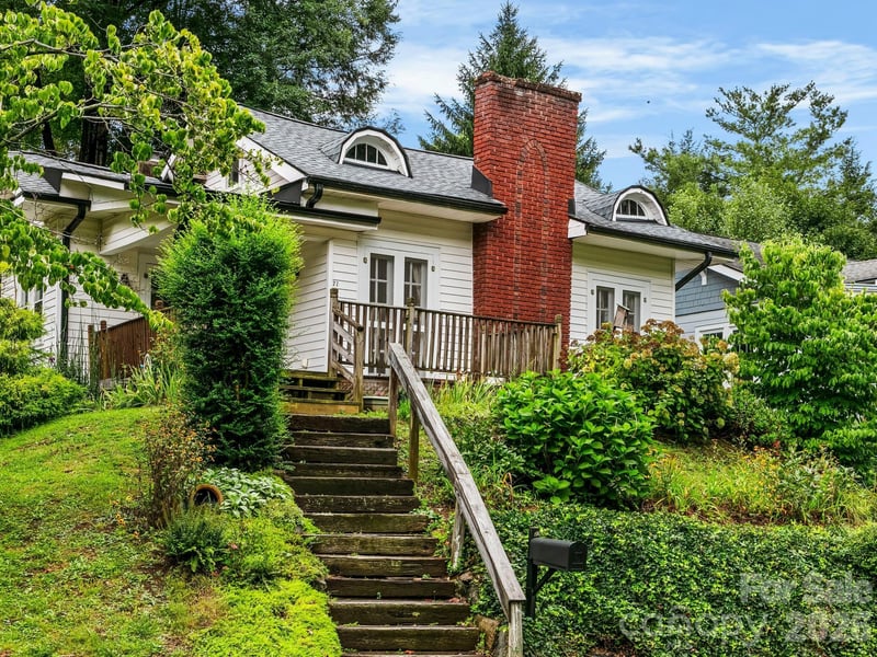 27 Warwick Road, Asheville, NC - 2 beds, 2 baths, 1,285 sqft - $424,000