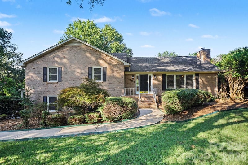 105 Windsong Court, Gastonia, NC - 3 beds, 2 baths, 2,136 sqft - $474,900