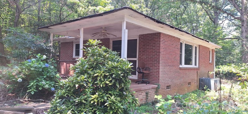 1036 Curve View Road, Lincolnton, NC - 1 bed, 1 bath, 837 sqft - $112,000