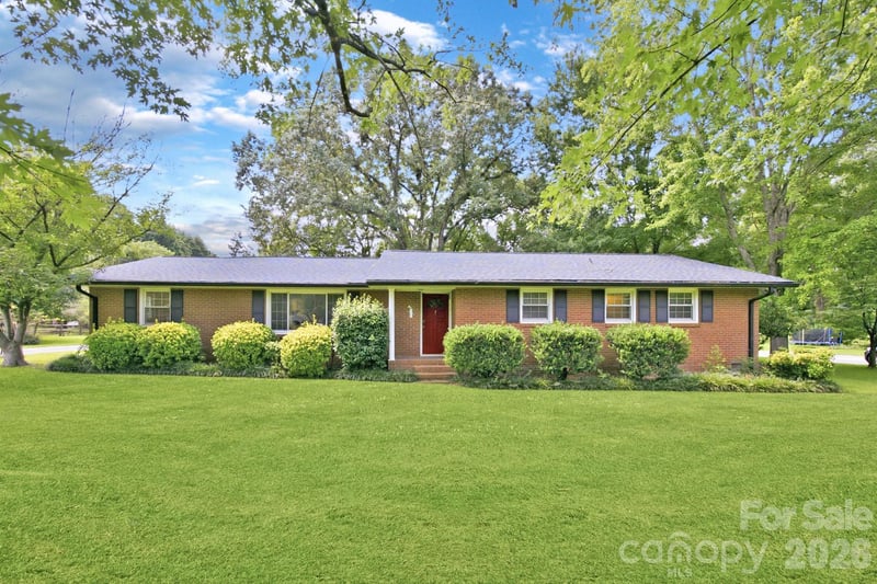 13128 Blacksmith Court, Matthews, NC - 3 beds, 2 baths, 1,936 sqft - $400,000