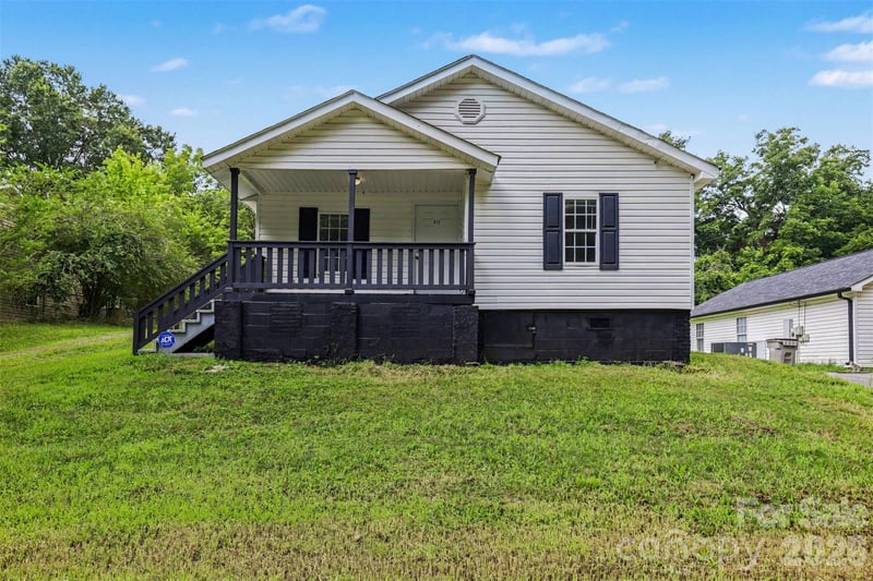 317 James Street, Gastonia, NC - 2 beds, 1 bath, 915 sqft - $158,500