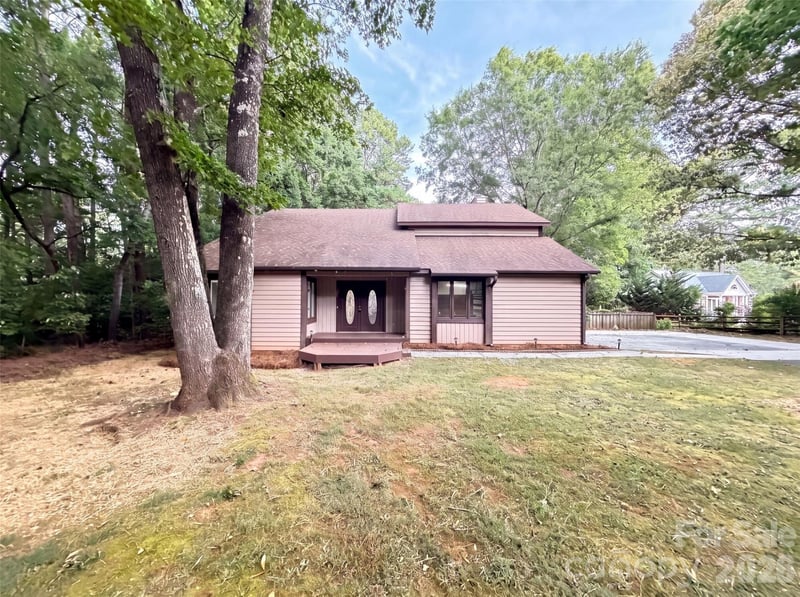 608 Amanda Drive, Matthews, NC - 3 beds, 2.5 baths, 2,546 sqft - $670,000