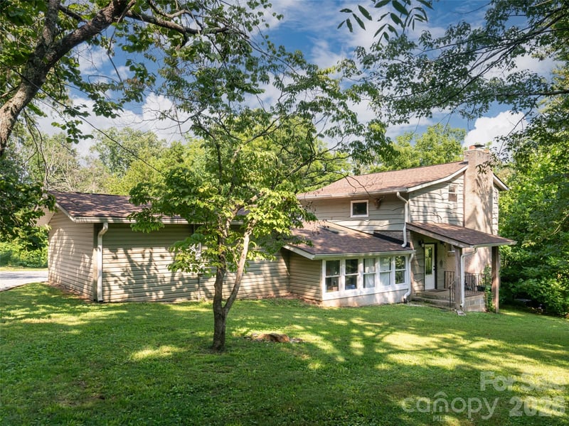 61 Sherwood Forest Drive, Arden, NC - 3 beds, 3 baths, 2,168 sqft - $550,000