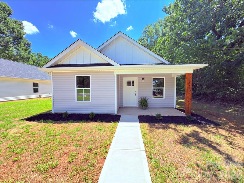 257 Anson Avenue, Norwood, NC - 2 beds, 1 bath, 994 sqft - $214,000