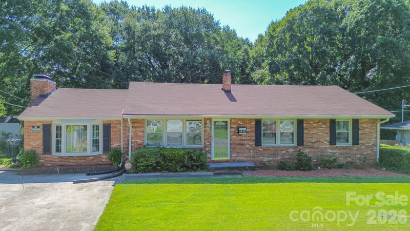 1708 Belmar Drive, Gastonia, NC - 3 beds, 2 baths, 1,610 sqft - $275,000