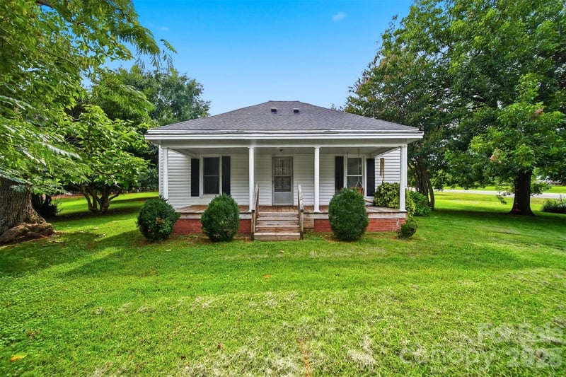 1289 Davis Road, Lincolnton, NC - 2 beds, 1 bath, 1,374 sqft - $179,900