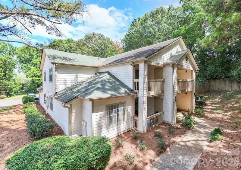 1051 Churchill Downs Court E, Charlotte, NC - 1 bed, 1 bath, 664 sqft - $174,000