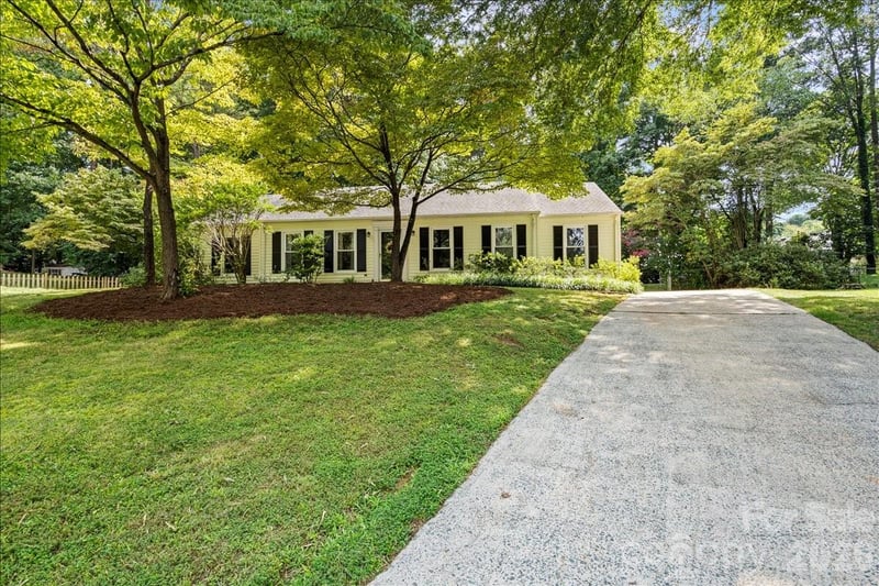 9614 Lone Oak Court, Charlotte, NC - 3 beds, 2 baths, 1,584 sqft - $434,999