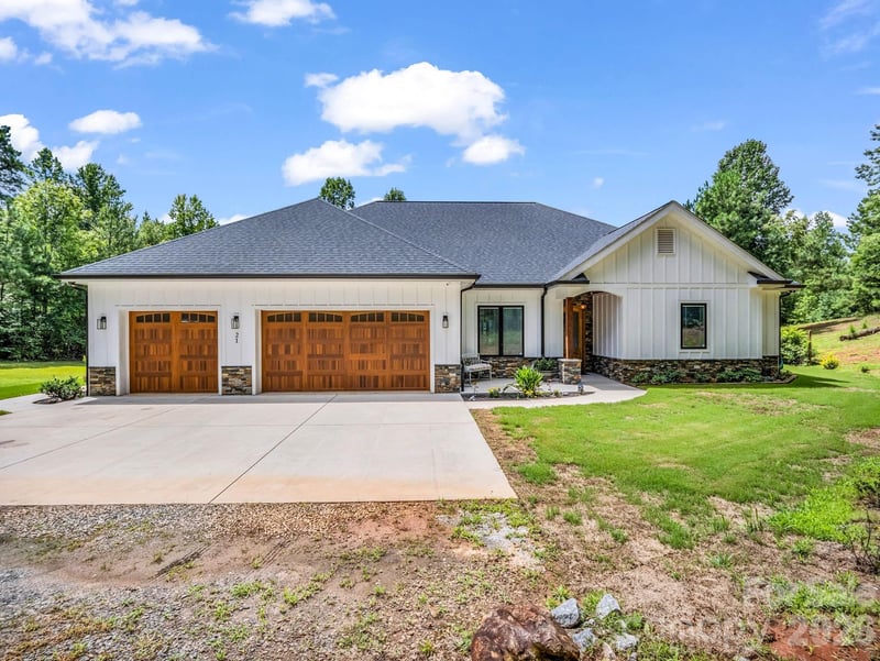 21 Rock Ridge Road, Mill Spring, NC - 3 beds, 2.5 baths, 2,414 sqft - $1,150,000