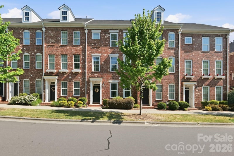 9122 Oban Passage Drive, Charlotte, NC - 4 beds, 3.5 baths, 1,935 sqft - $418,000