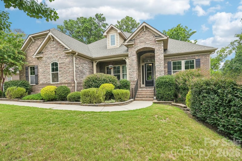 16521 Governors Club Court, Charlotte, NC - 4 beds, 3.5 baths, 4,798 sqft - $1,050,000