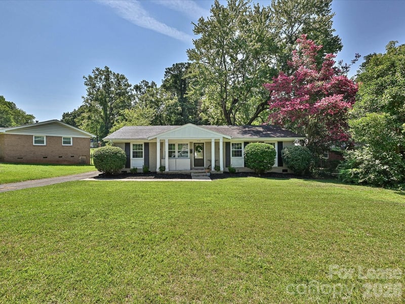 4730 Crestmont Drive, Charlotte, NC - 3 beds, 1.5 baths, 1,329 sqft - $2,000