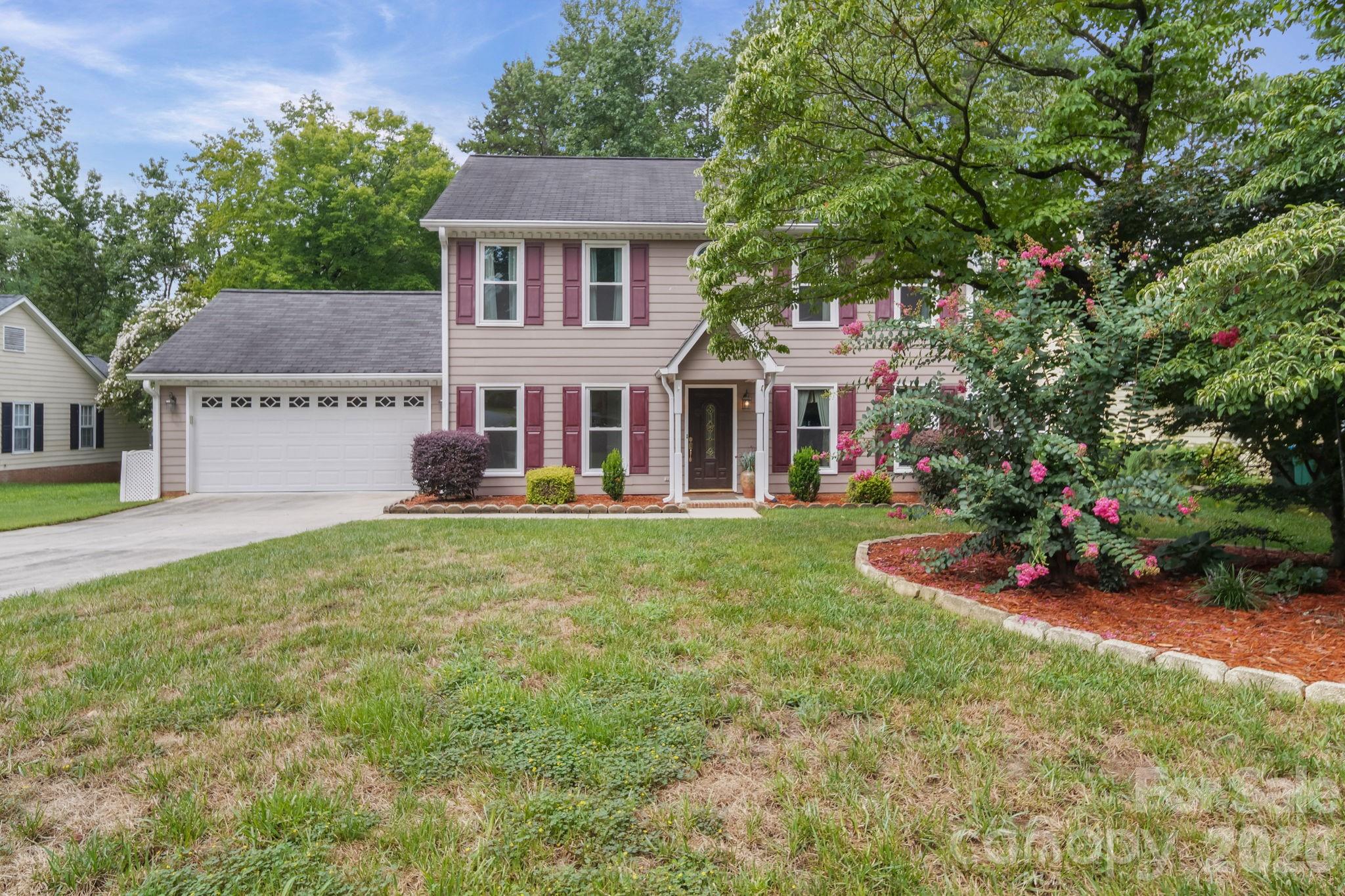 2527 Heathershire Lane, Matthews, NC. property listing photo