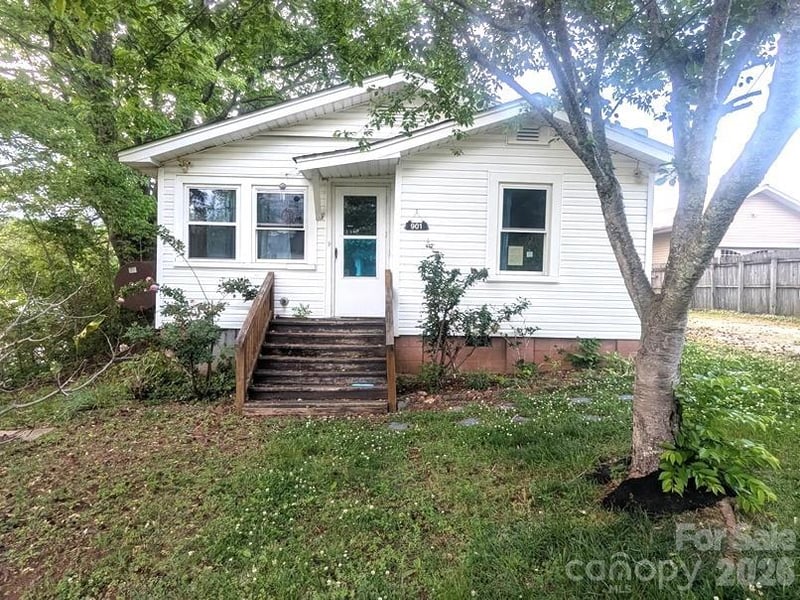 901 State Street Ext, Marion, NC - 2 beds, 1 bath, 856 sqft - $69,900