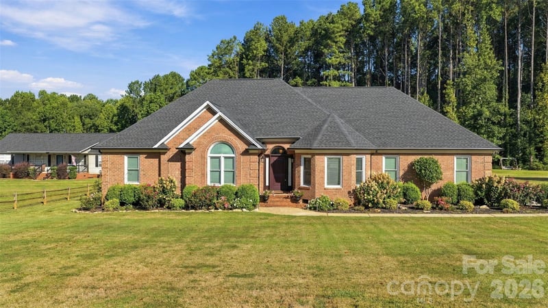 935 Killian Road, Stanley, NC - 3 beds, 2.5 baths, 1,914 sqft - $505,000