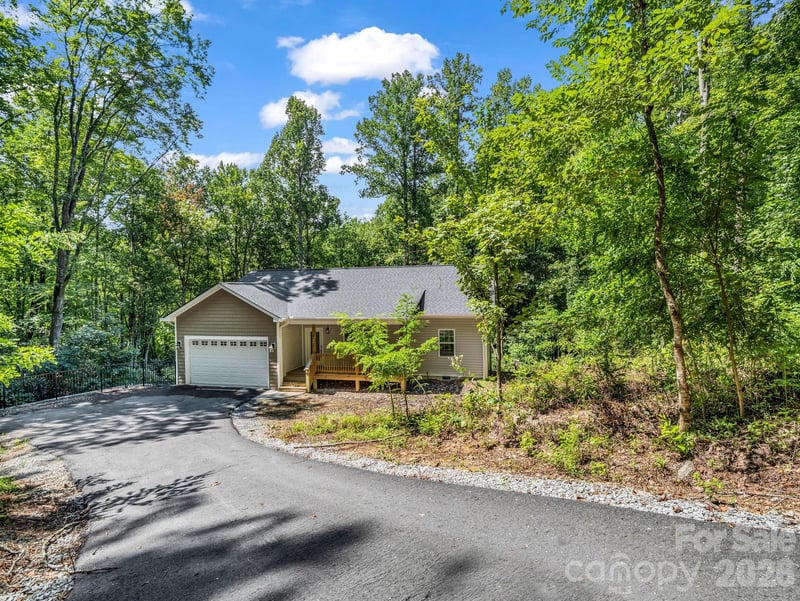 180 Ridgeview Drive, Hendersonville, NC - 3 beds, 2 baths, 1,535 sqft - $499,999