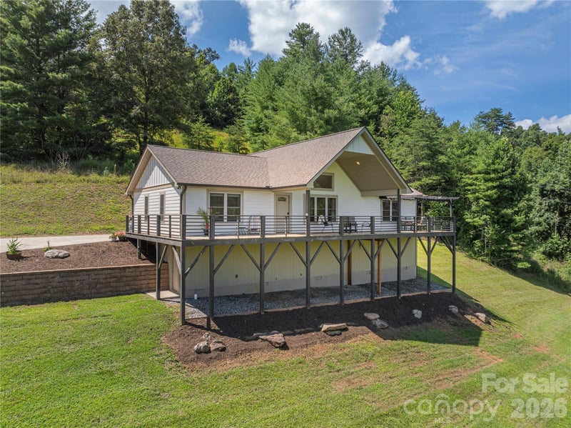 68 Clear View Drive, Mars Hill, NC - 3 beds, 2 baths, 1,568 sqft - $465,000