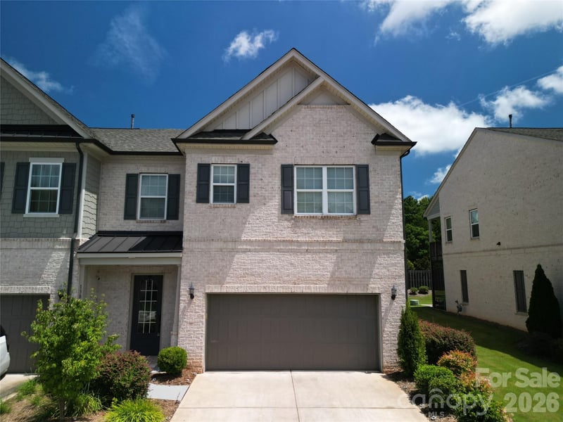 138 Heathbrook Lane, Waxhaw, NC - 3 beds, 3.5 baths, 2,574 sqft - $640,000