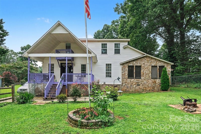 3315 Carver Place, Charlotte, NC - 5 beds, 1.5 baths, 3,057 sqft - $300,000