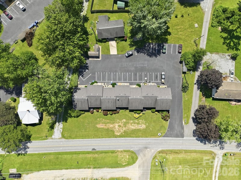 7 Country Gardens Drive, Fletcher, NC - 2 beds, 1.5 baths, 1,106 sqft - $225,000