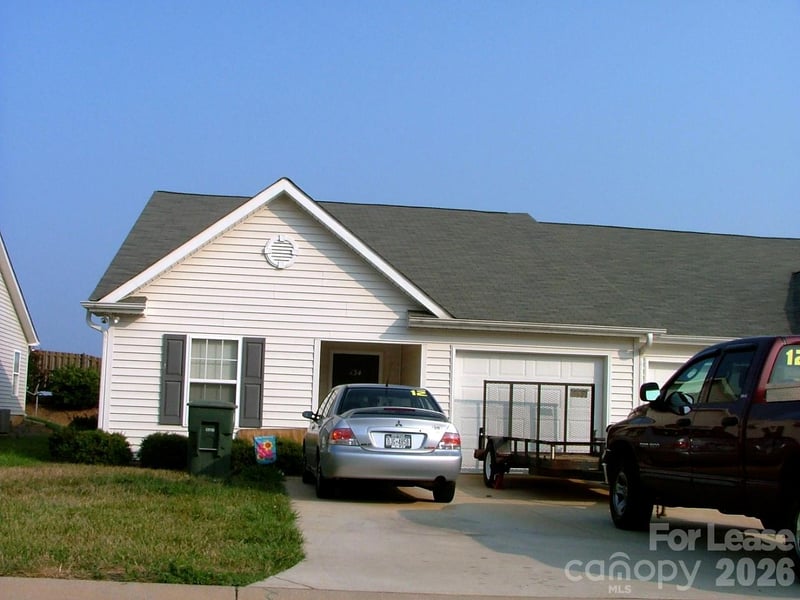 134 Springwood Lane, Mooresville, NC - 3 beds, 2 baths - $1,695/mo
