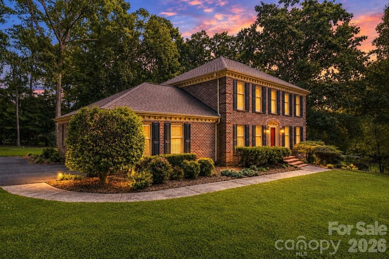 3906 Wandering Lane NE, Hickory, NC - 4 beds, 3 baths, 2,016 sqft - $499,000